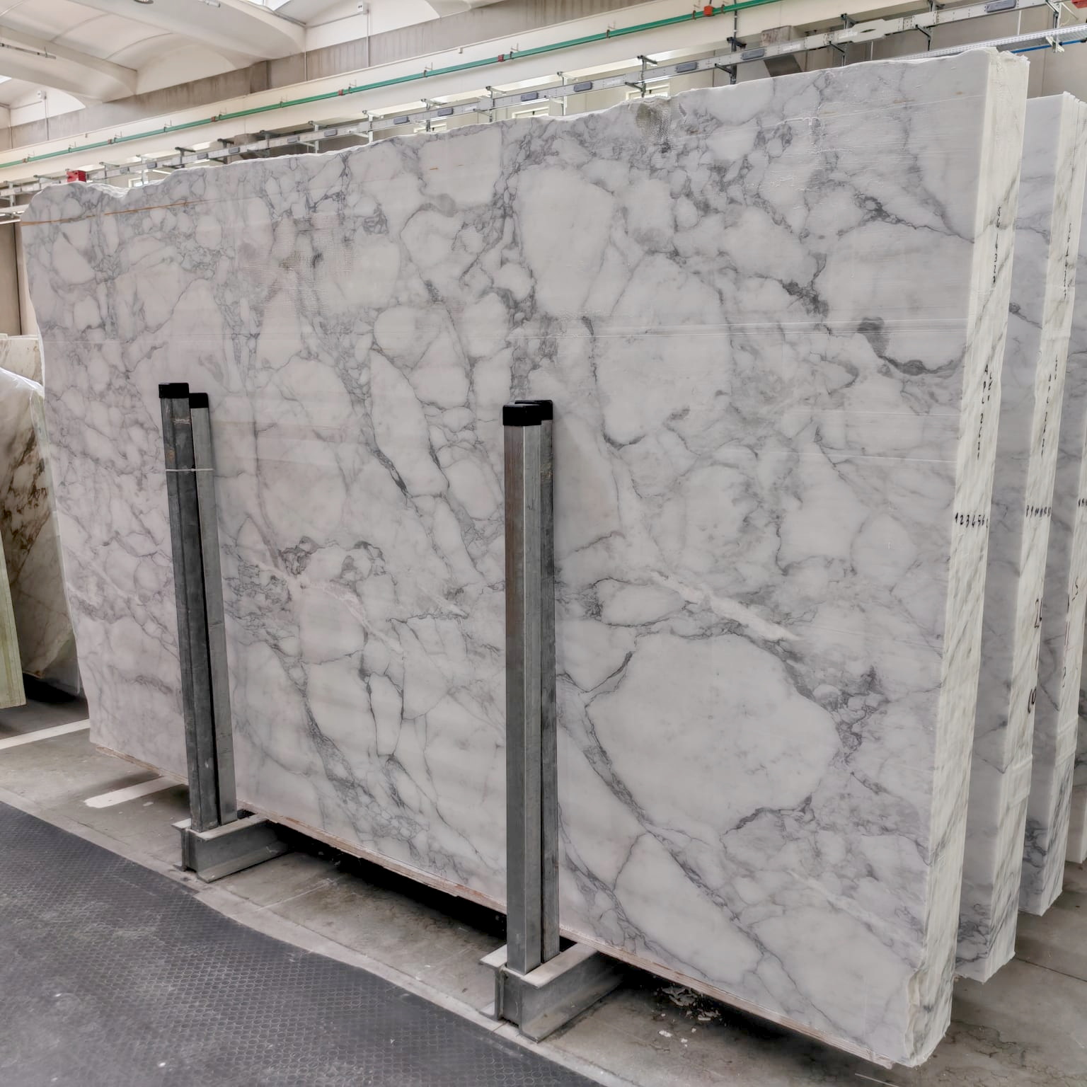Arabescato marble: dramatic grey veining on white background with distinctive scroll-like patterns